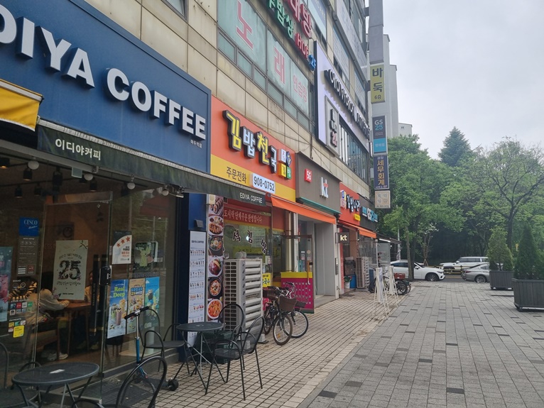 마두역 2번 출구 옆 작명소 건물 우신프라자